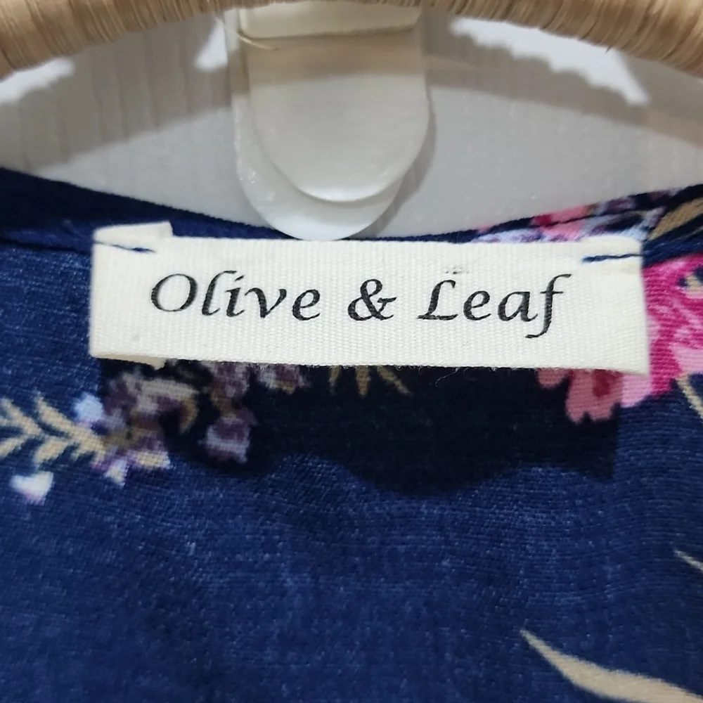 ⭐️Olive & Leaf blue floral top size M - Picture 3 of 5